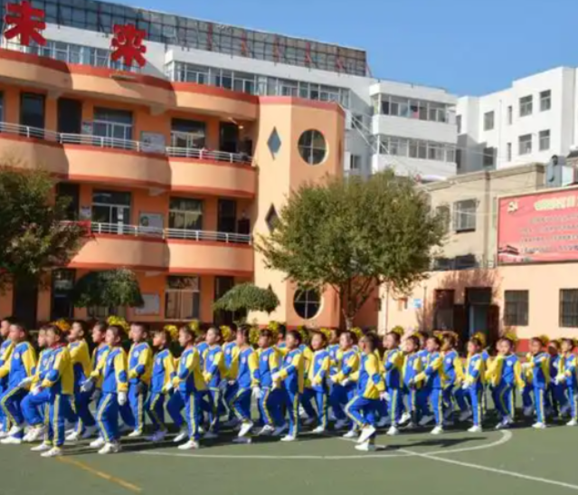 教育结构也让更多家庭对孩子的长时间求学途径有了新的等待
