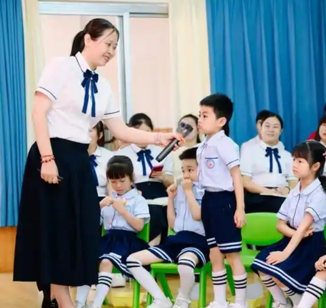 给孩子留出充足的游戏和运动时间让他们在游玩中释放天分