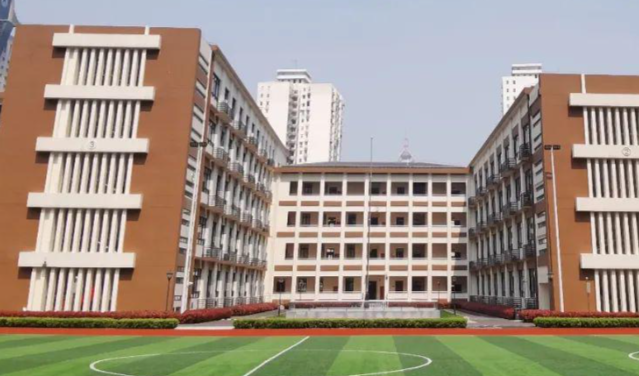 新学期师生的到来变革强师让教育质量节节攀升硬件上台阶