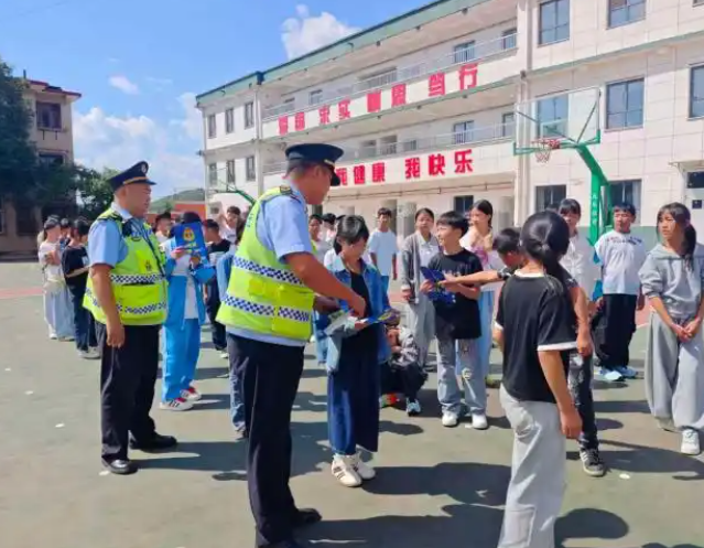 网约车无证运营等违法违规行为坚决铲除学生出行期间的安全危险 网约车无证运营等违法违规行为坚决铲除学生出行期间的安全危险